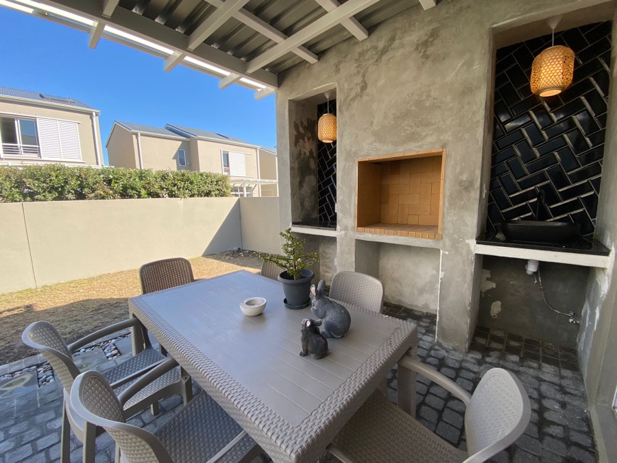 To Let 3 Bedroom Property for Rent in Somerset Lakes Western Cape
